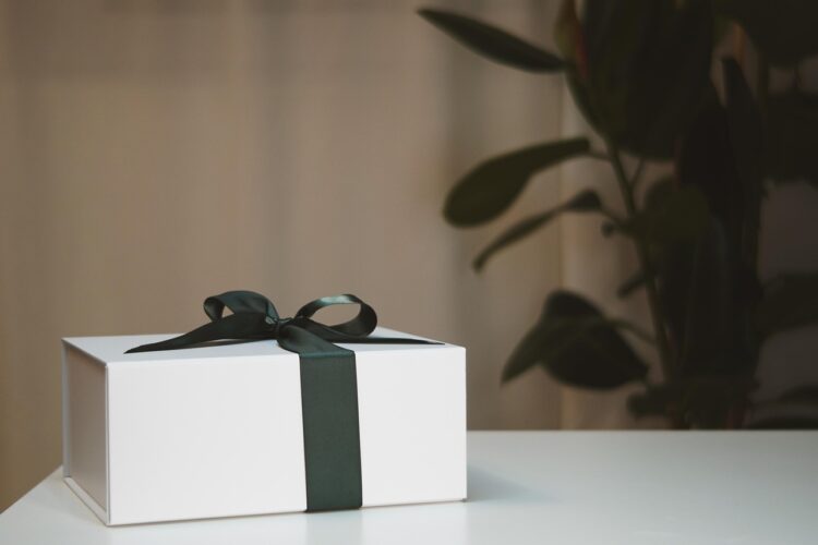 Comment choisir le cadeau idéal pour la marraine de votre enfant ?