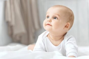 Conseils pratiques pour stimuler le développement de bébé au quotidien