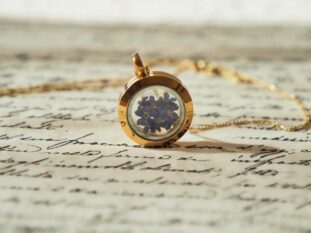 Quand le bijou devient souvenir : la magie des créations en lait maternel