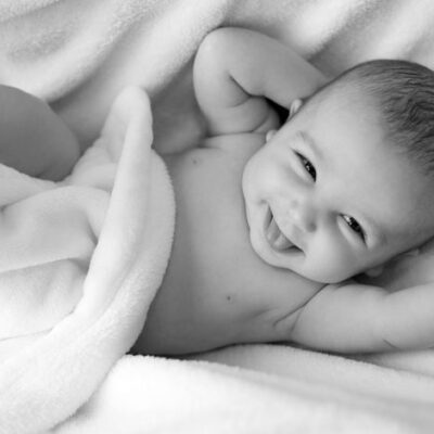 De quels vêtements de naissance votre garçon a-t-il besoin ?