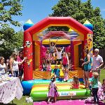 Faut-il louer ou acheter une structure gonflable pour une fête ?