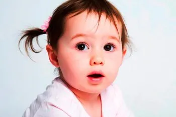 Comment porter bébé pour le rot ?
