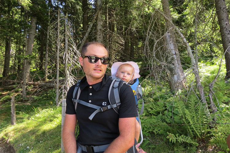 avantages porte bébé randonnée
