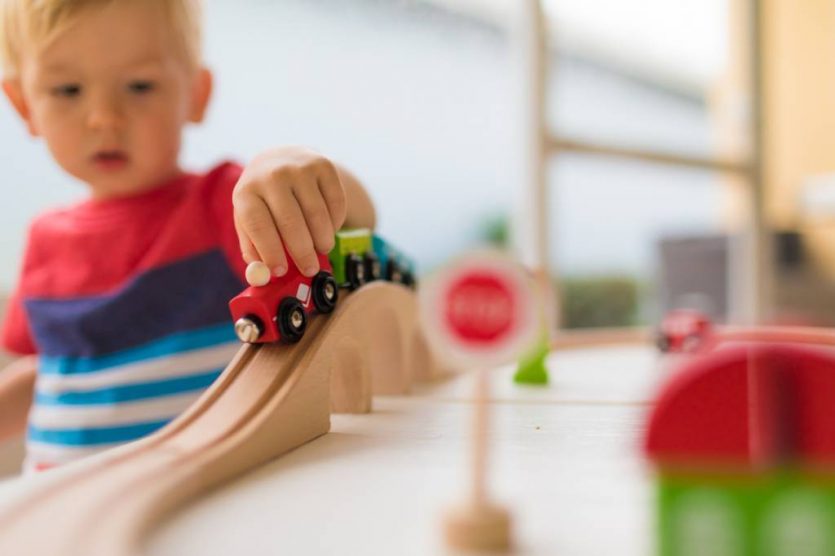 Offrez à votre bébé des jouets en bois adaptés