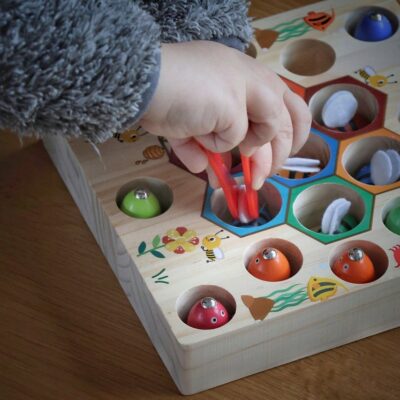 Age Busy Board Montessori : Le Bon Moment pour Stimuler Votre Bout de Chou