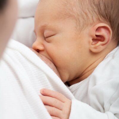 Guide_des_alternatives_au_lait_maternisé_:_Comment_décider_de_ce_qui_est_le_mieux_pour_votre_bébé