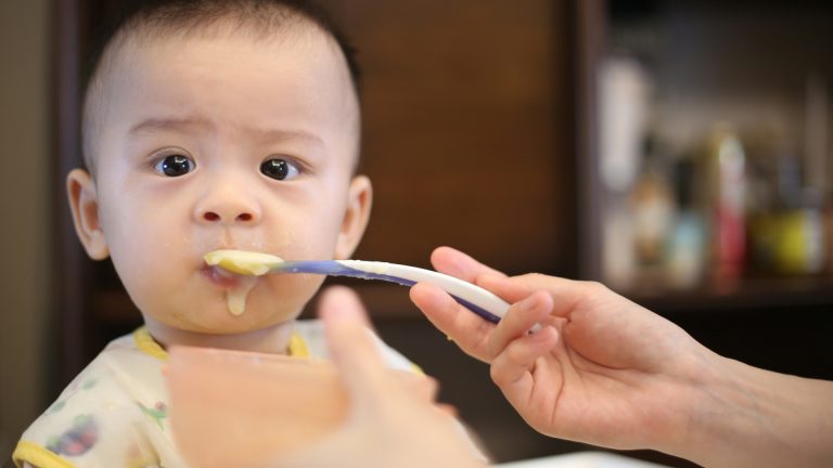 Quelle huile utiliser pour préparer les repas de bébé dès la diversification alimentaire ?