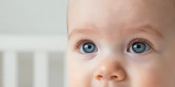 a quel age les yeux de bebe sont definitif