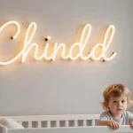 Néon prénom dans la chambre d'enfant : comment l'utiliser sans se tromper