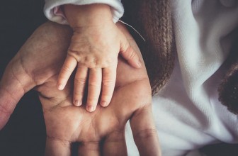 Congé paternité : durée, démarches et droits