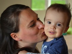 Peut-on faire des bisous sur la bouche de son enfant ?