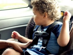 Comment installer un siège auto pivotant ?